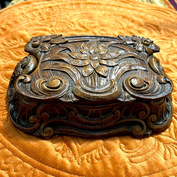 Syroco Wood Vintage Carved Wood Trinket Box